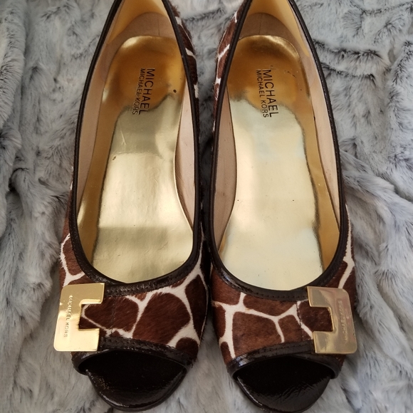 Michael Kors Beverly Demi Wedge Cow Hair Giraffe Print Peep Toe Slip-On Sz 9 - Picture 2 of 14